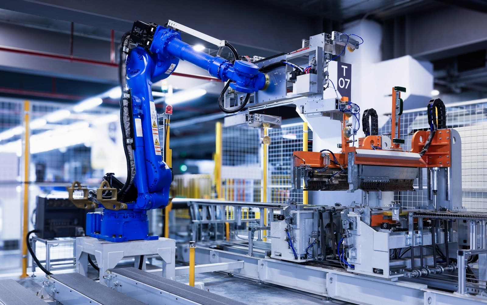 Dây chuyền sản xuất tự động với cánh tay robot